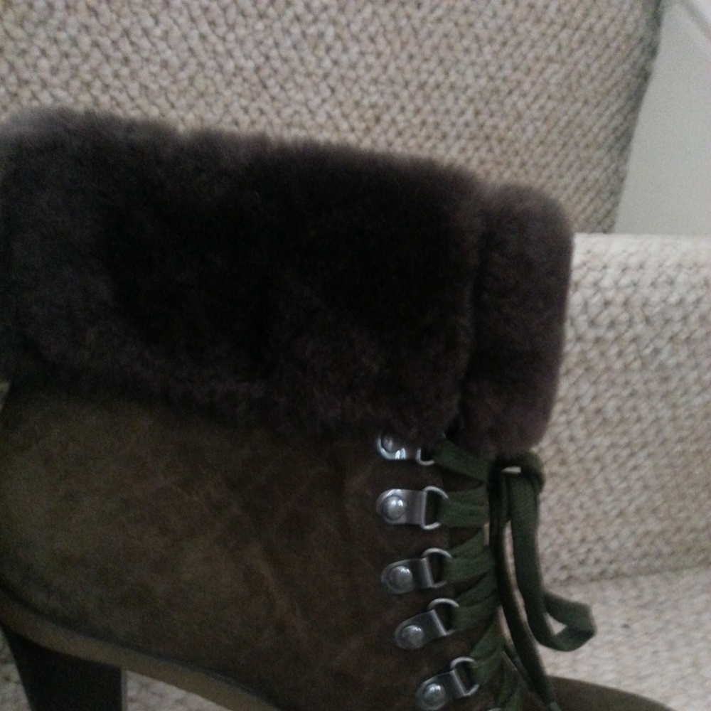 WOMENS DESIGNER BOOTIES WITH FUR